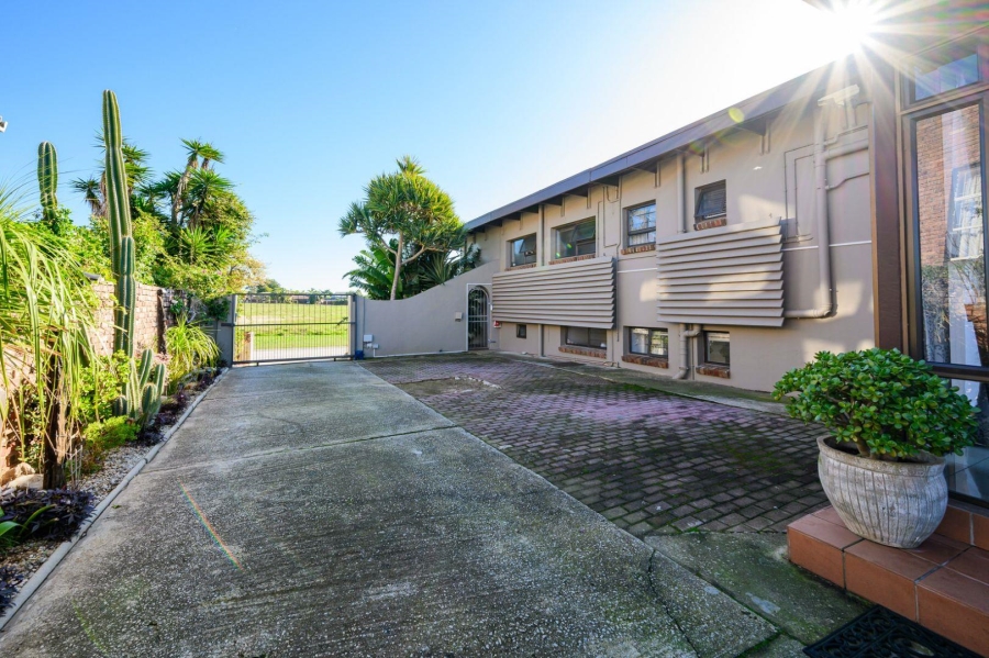 8 Bedroom Property for Sale in Summerstrand Eastern Cape